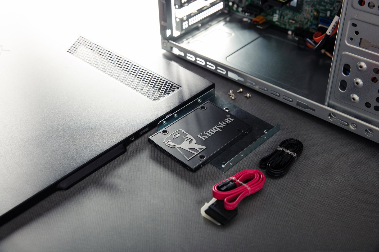 SSD KINGSTON KC600 2TB SATA 3.0 TLC Write speed 520 MBytes/sec Read speed 550 MBytes/sec 2,5 TBW 1200 TB MTBF 1000000 hours SKC600/2048G