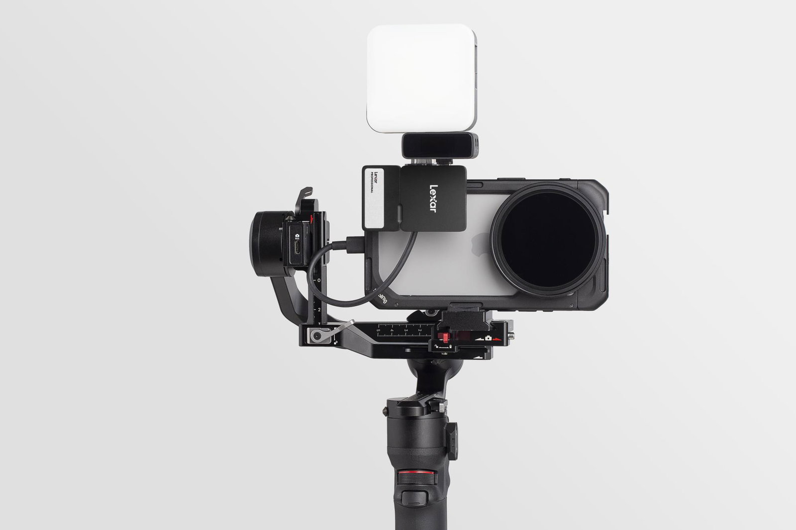 External SSD LEXAR SL400 with Hub 1TB Write speed 1000 MBytes/sec Read speed 1050 MBytes/sec LSL400S001T-RNBNG