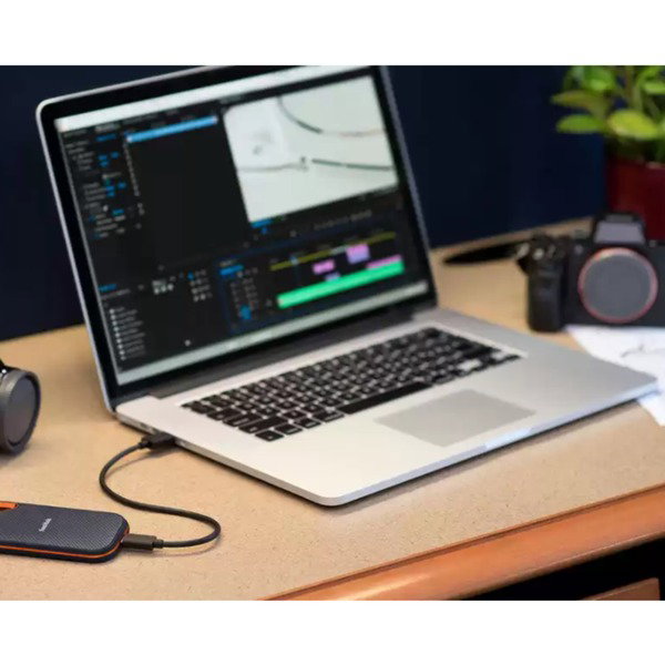 SanDisk Extreme PRO Portable SSD V2 4 TB, Externe SSD - black/orange, USB-C 3.2 Gen 2x2 (20 Gbit/s)