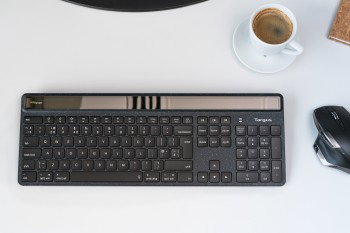 TARGUS SUSTAINABLE ENERGY HARVESTING ECOSMART KEYBOARD (NORDIC)