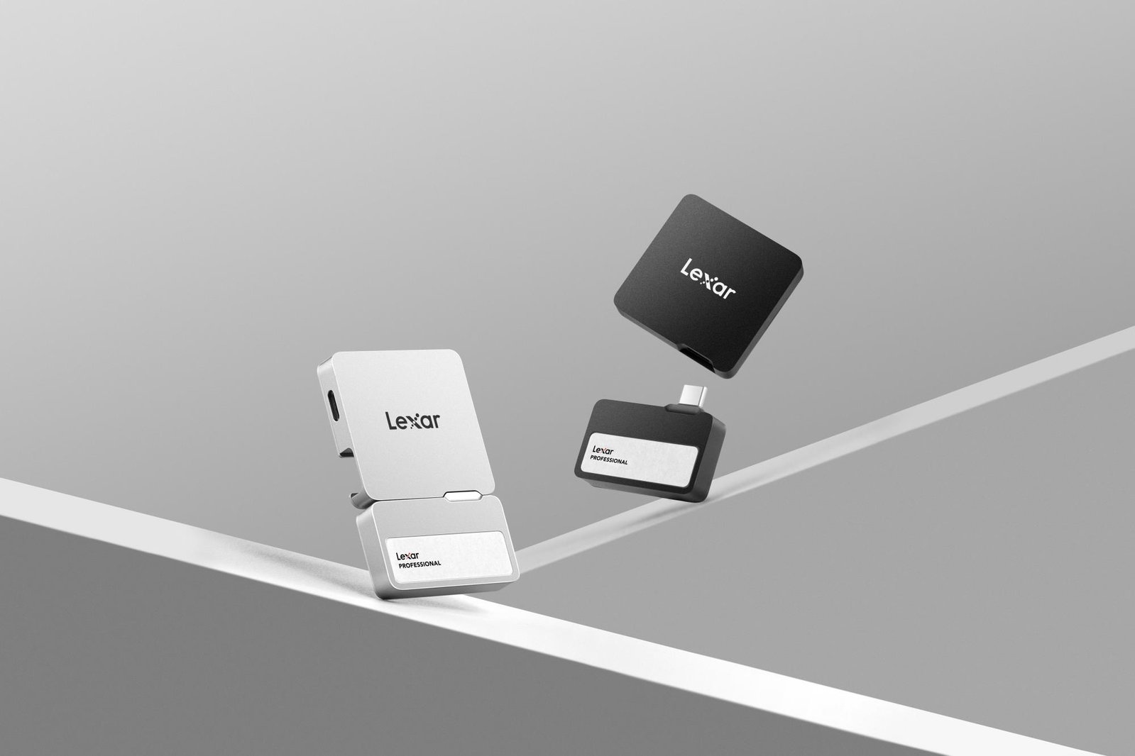 External SSD LEXAR Professional Go Portable 2TB USB 3.2 Write speed 1000 MBytes/sec Read speed 1050 MBytes/sec LSL400S002T-RNBNG