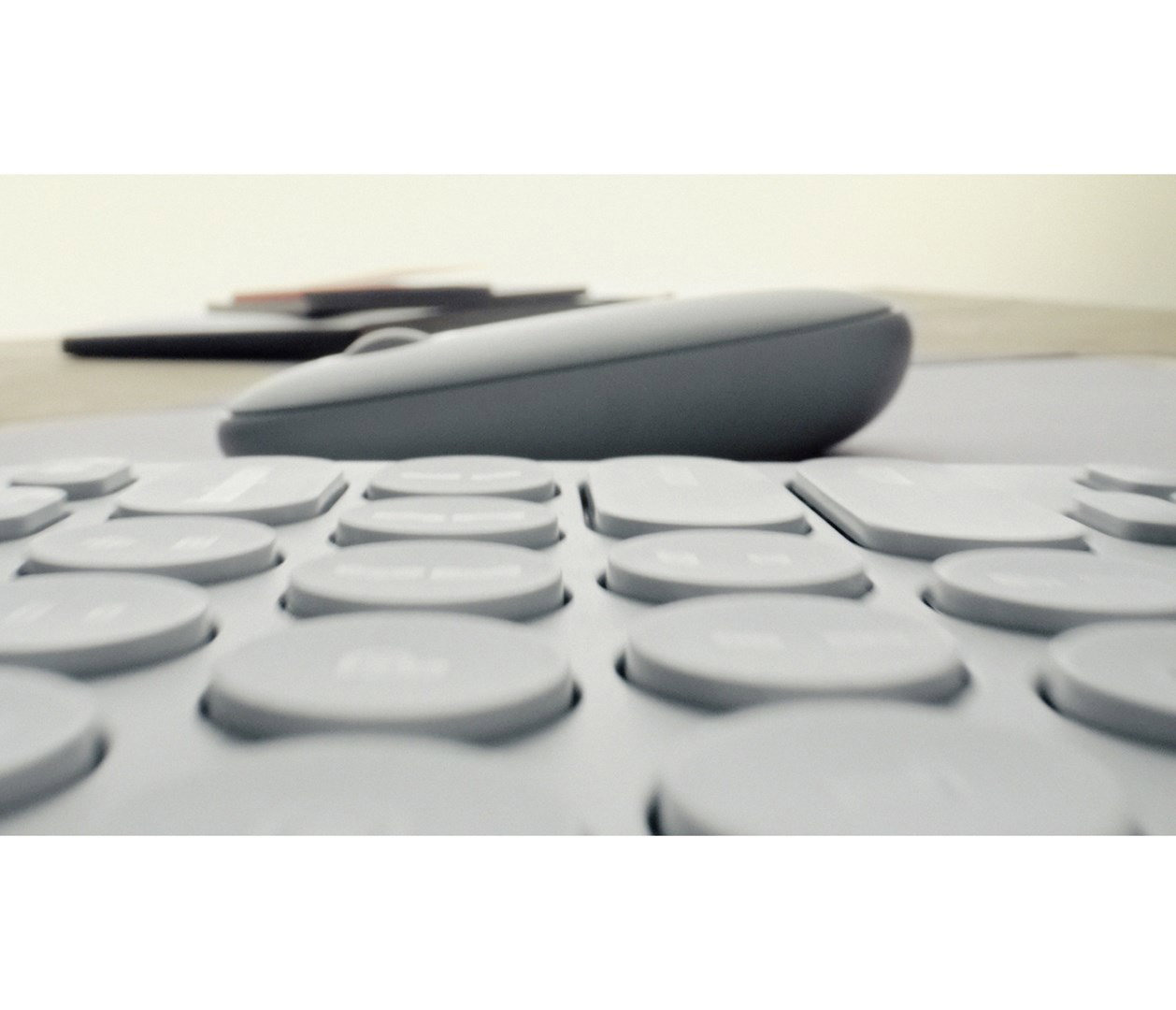 Logitech Pebble 2 M350s mouse Travel Ambidextrous RF Wireless + Bluetooth Optical 4000 DPI