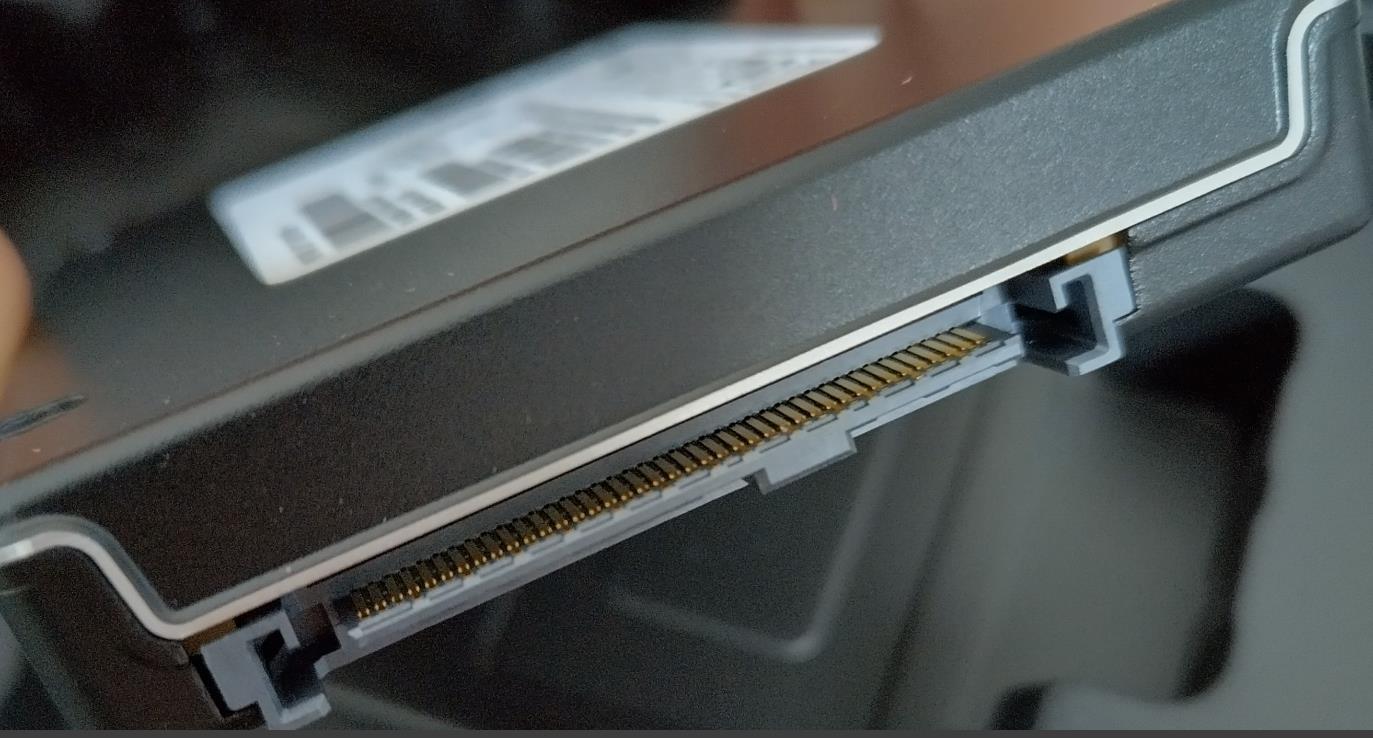 SSD SAMSUNG SSD series PM1743 7.68TB PCIe Gen5 NVMe NAND flash technology TLC Write speed 6000 MBytes/sec Read speed 7500 MBytes/sec Form Factor 2,5 MTBF 25000000 hours MZWLO7T6HBLA-00A07