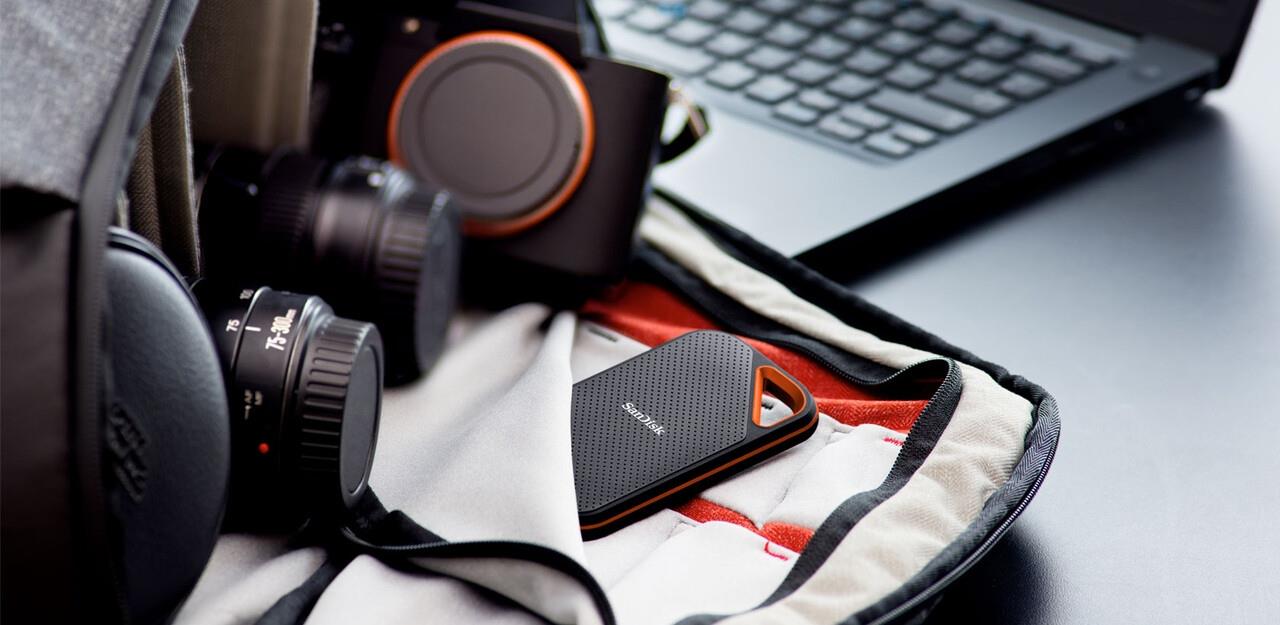 External SSD SANDISK Extreme Pro 2TB Write speed 2000 MBytes/sec Read speed 2000 MBytes/sec Proprietary SDSSDE81-2T00-G25