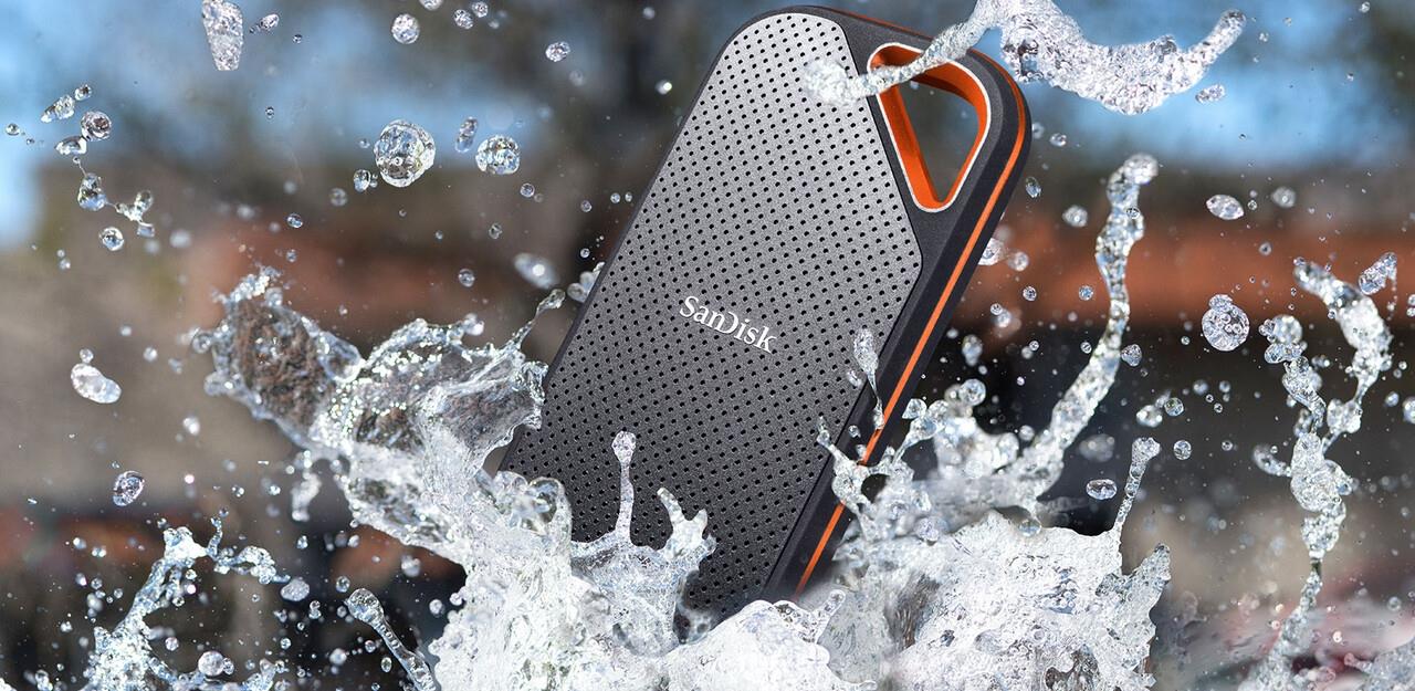 External SSD SANDISK Extreme Pro 2TB Write speed 2000 MBytes/sec Read speed 2000 MBytes/sec Proprietary SDSSDE81-2T00-G25
