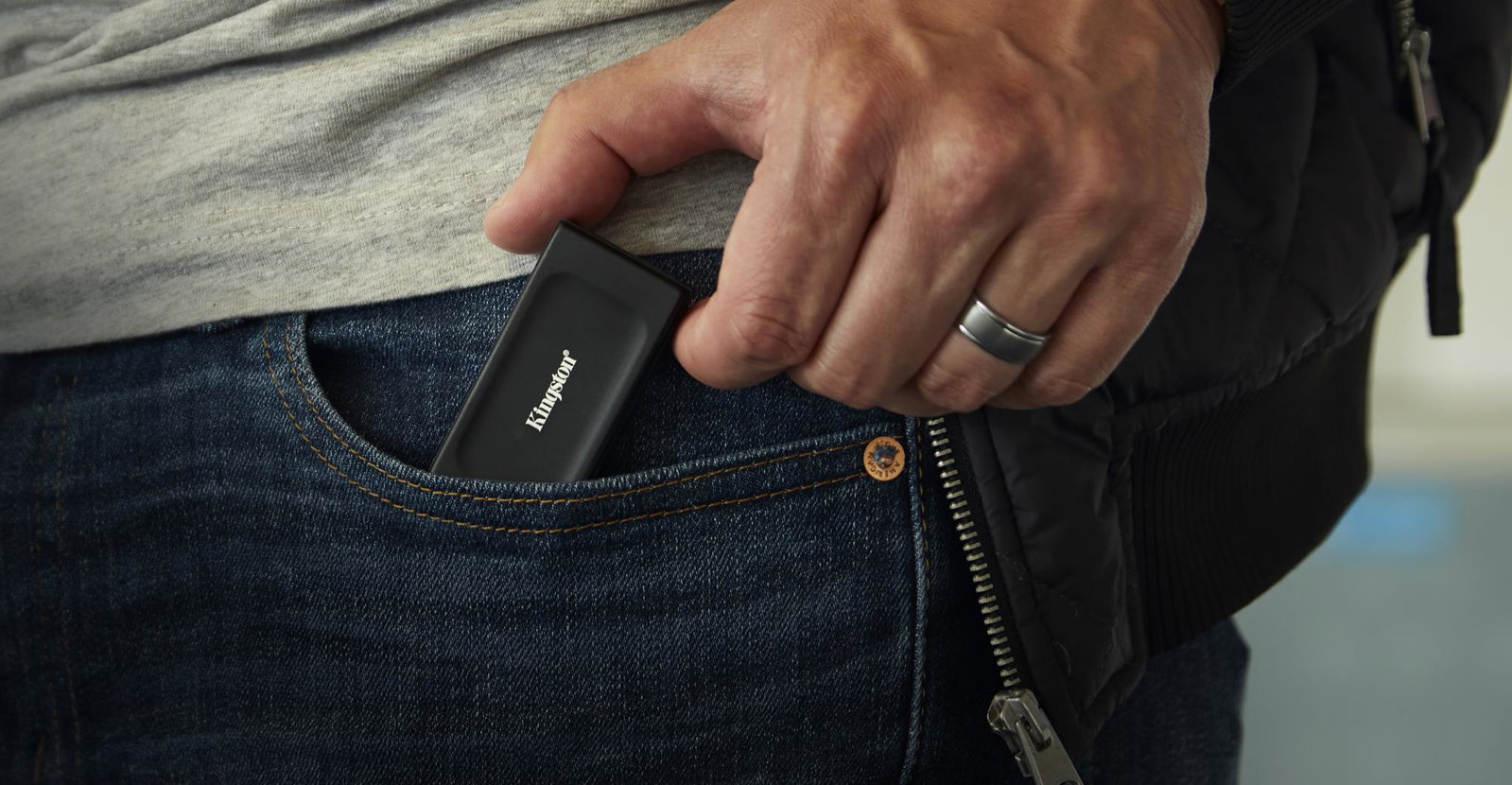 External SSD KINGSTON XS1000 2TB USB 3.2 Write speed 1000 MBytes/sec Read speed 1050 MBytes/sec SXS1000/2000G