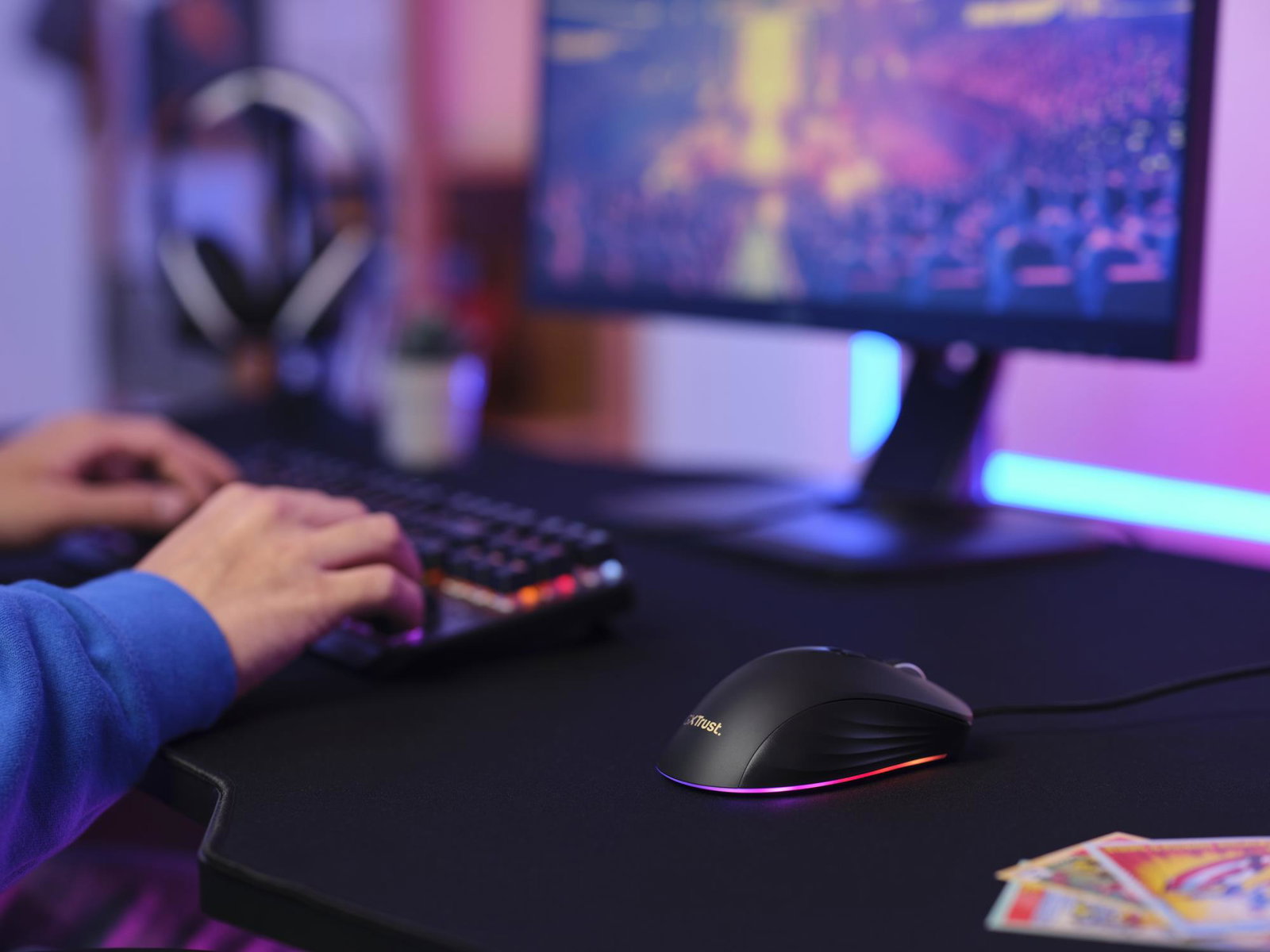 Trust GXT924 YBAR+ mouse Gaming Right-hand USB Type-A Optical 25600 DPI