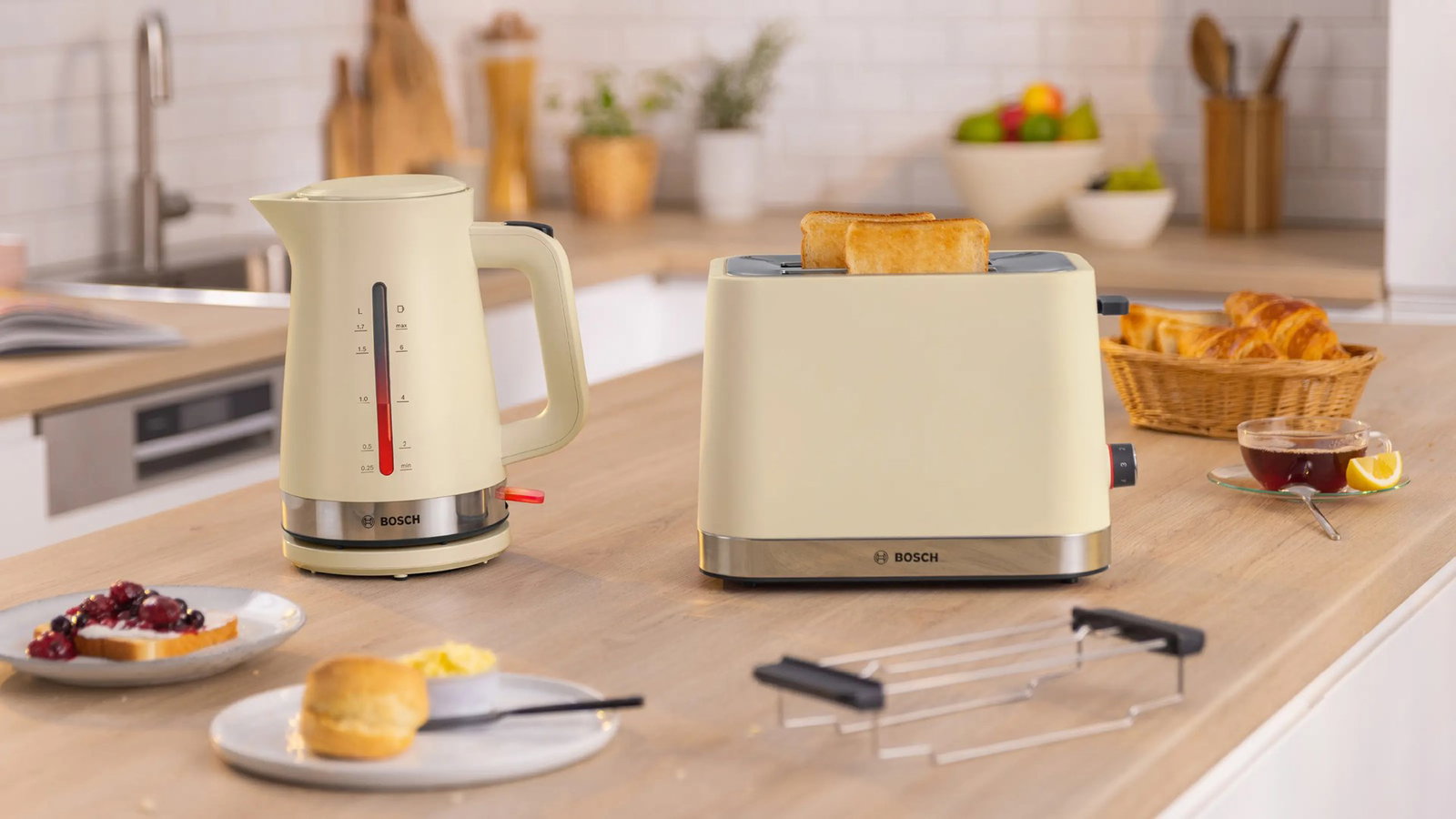 Bosch MyMoment electric kettle 1.7 L 2400 W Cream