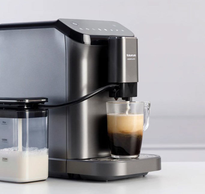 Taurus Accento Latte espresso machine; 20 bar White Coffee