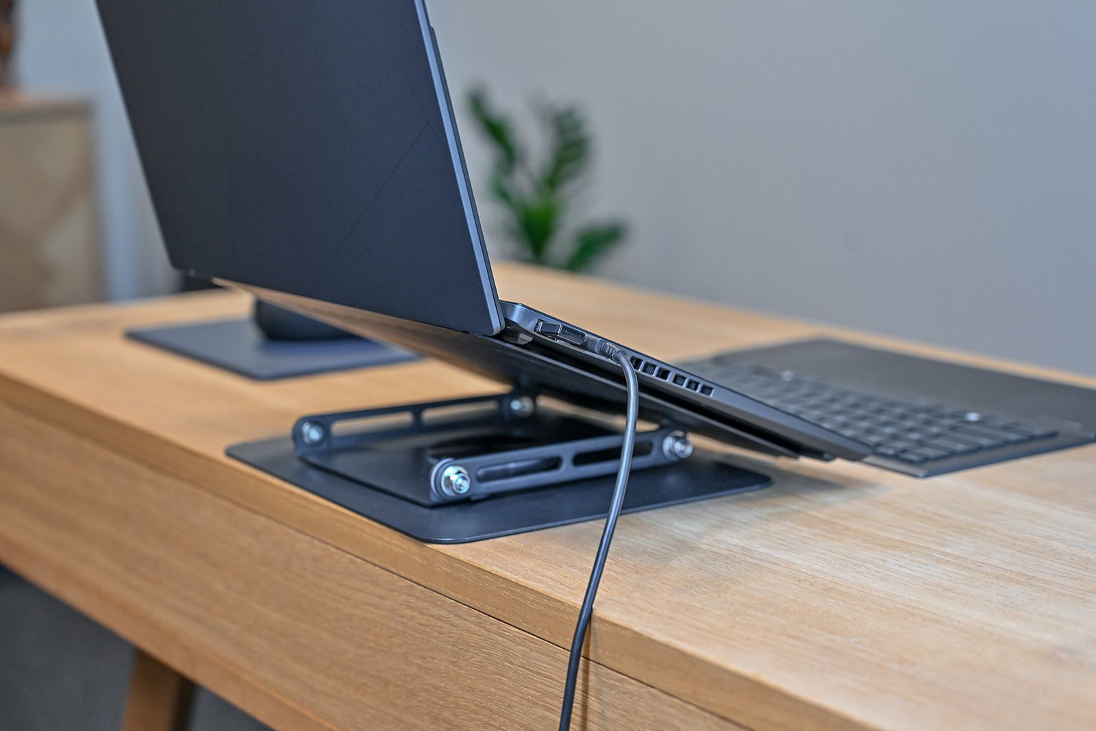 Adjustable, rotatable, ergonomic laptop stand 1017 LAPTOP STAND ROTO MT2662