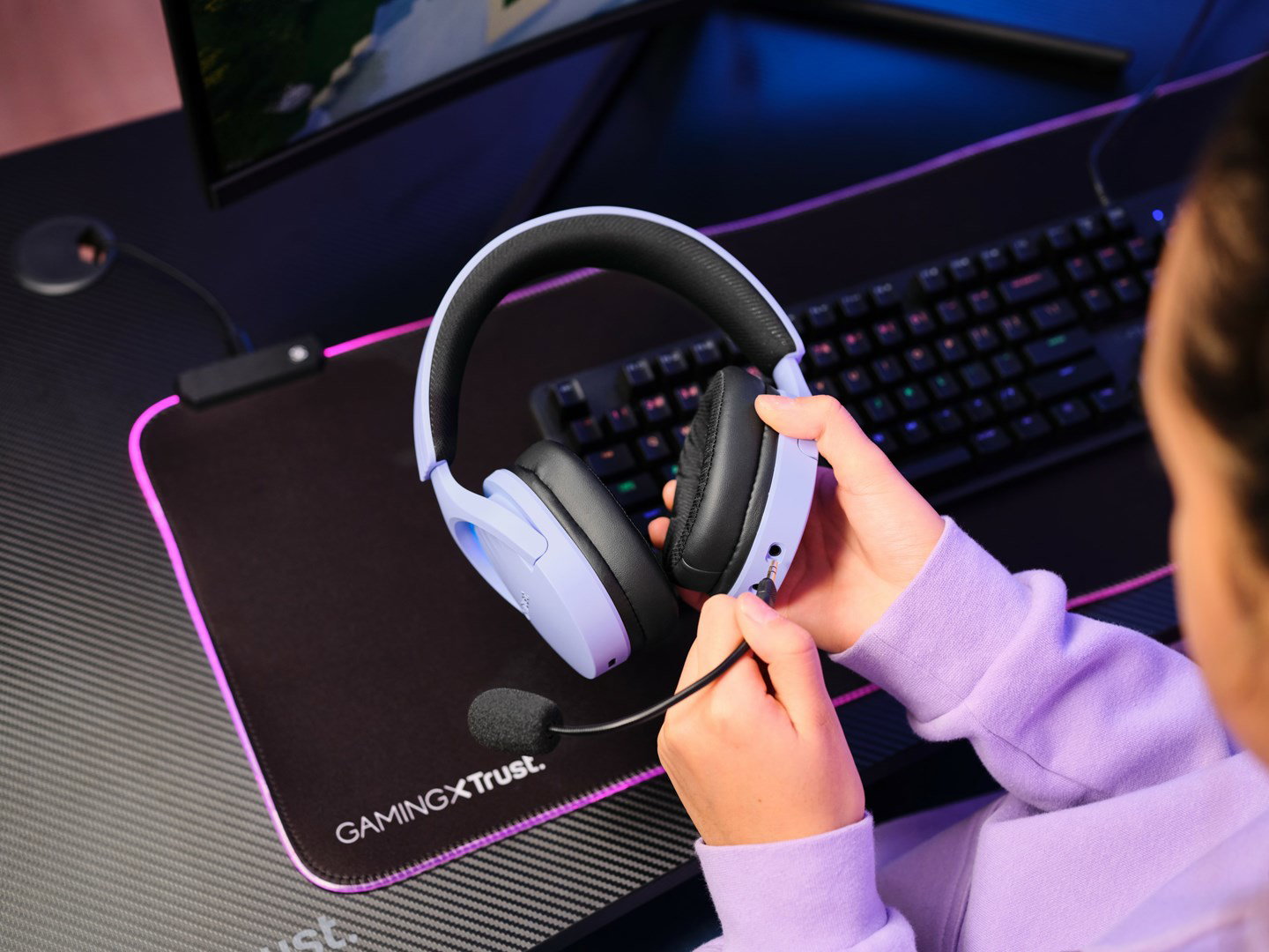 Trust GXT 491P FAYZO Headset Wired & Wireless Head-band Gaming USB Type-A Bluetooth Black, Purple