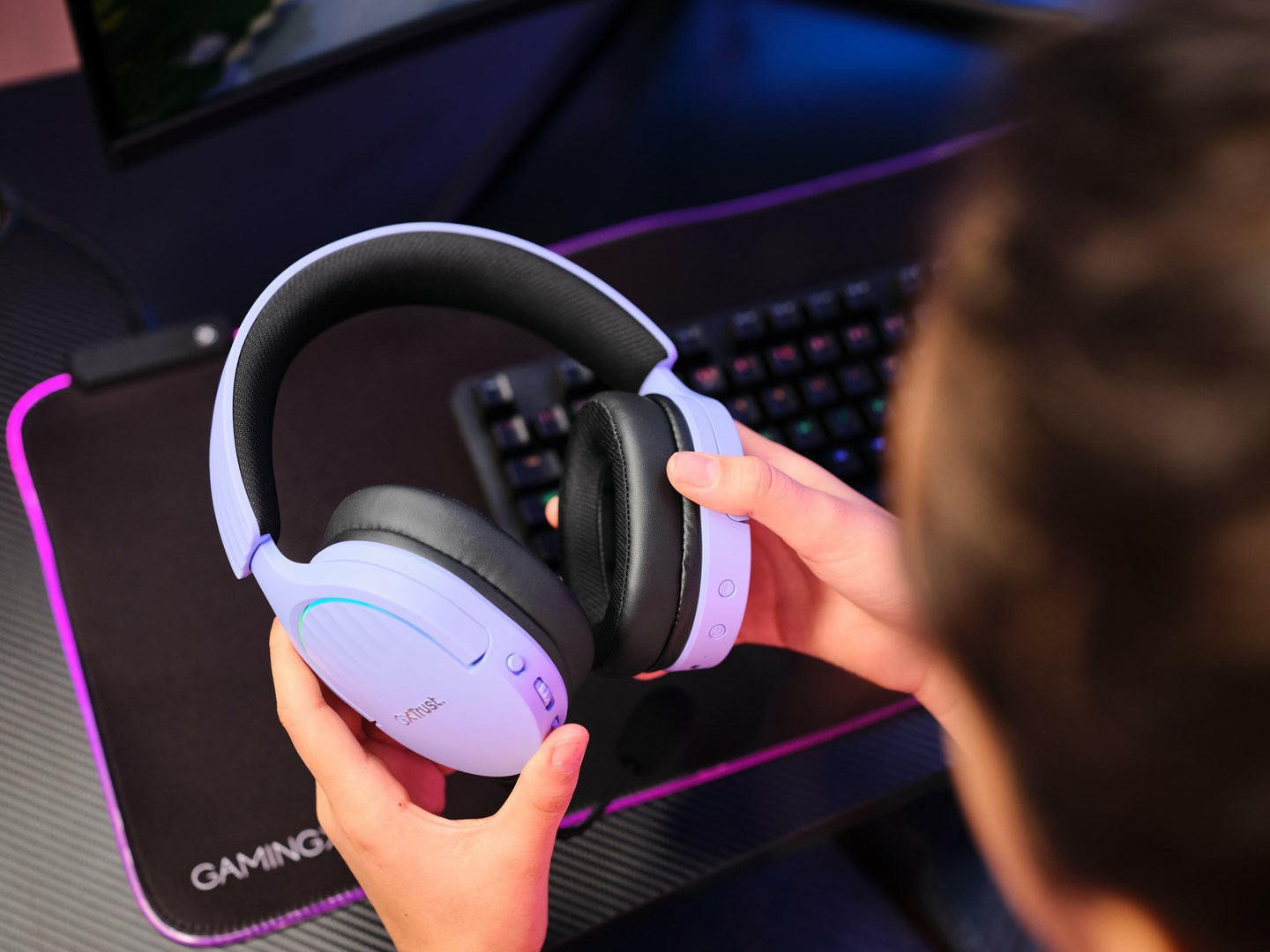 Trust GXT 491P FAYZO Headset Wired & Wireless Head-band Gaming USB Type-A Bluetooth Black, Purple