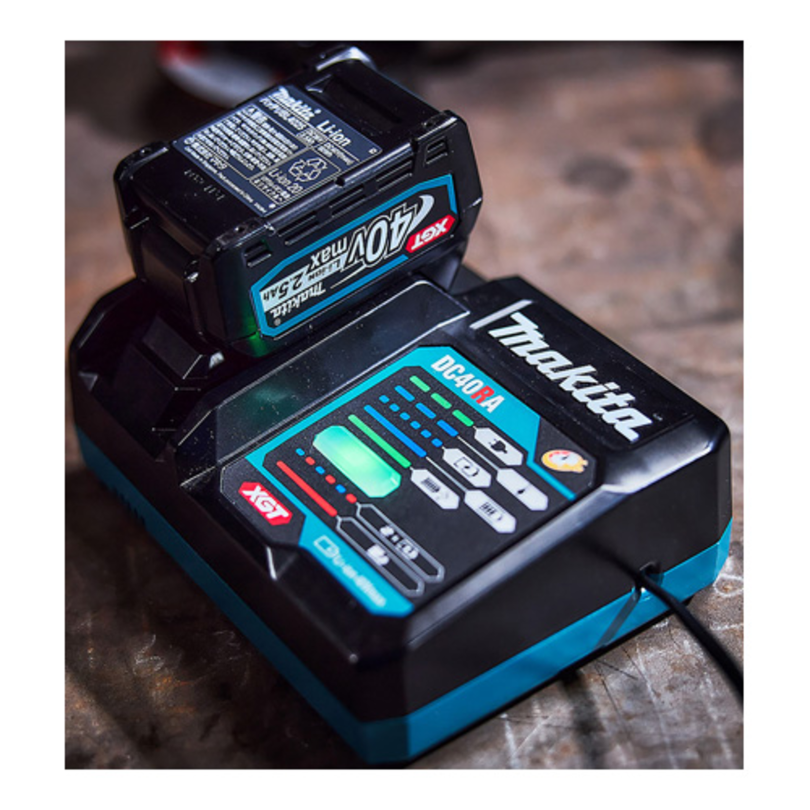 Makita DC40RA Fast Charger Black
