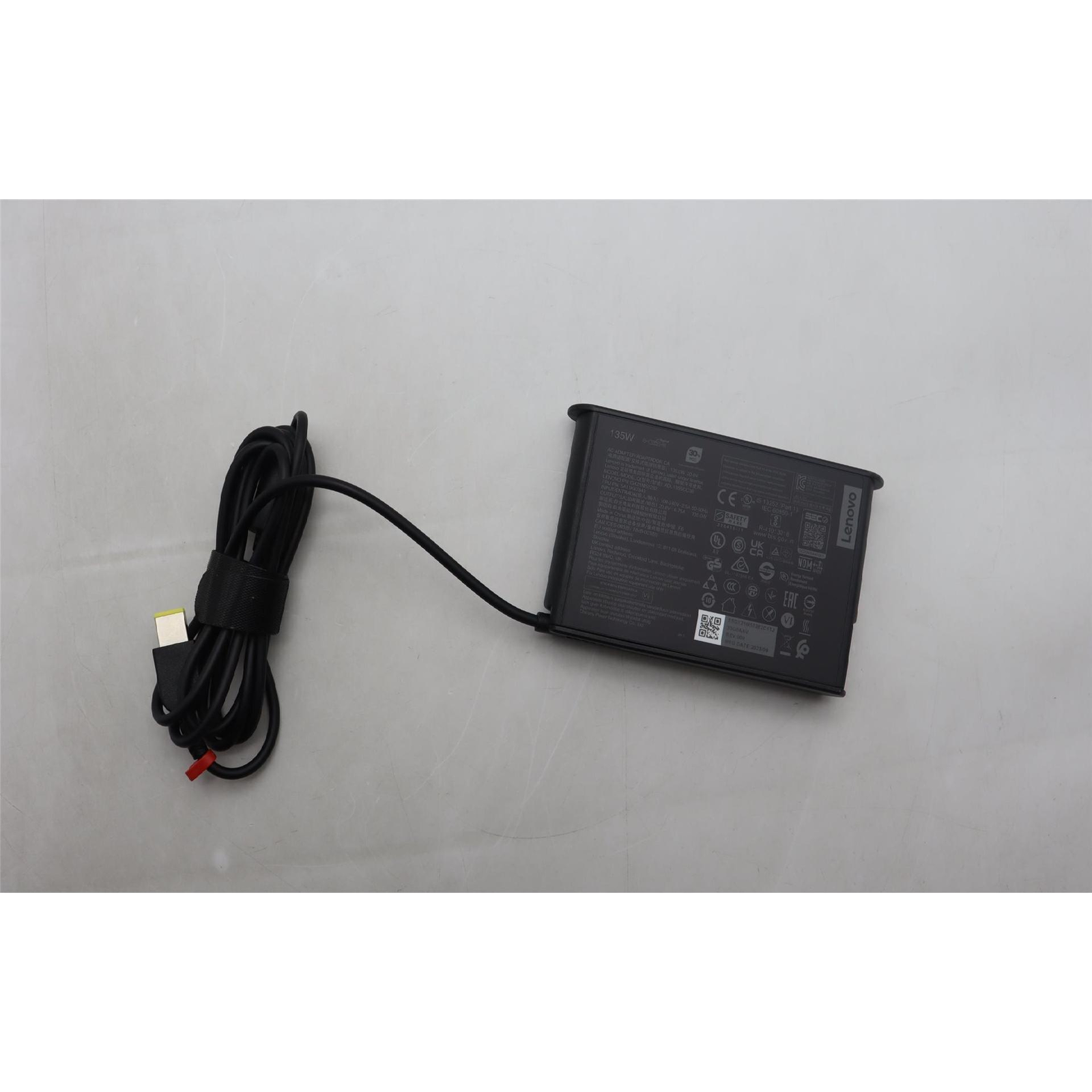 Lenovo AcAdapter Slim 135W 20V 3P Ww Chy