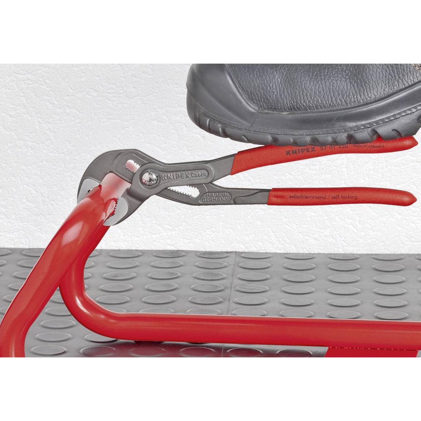 KNIPEX Cobra Plug-in Pliers 2.5 Cm 2.7 Cm Chrome Vanadium Steel Plastic Red