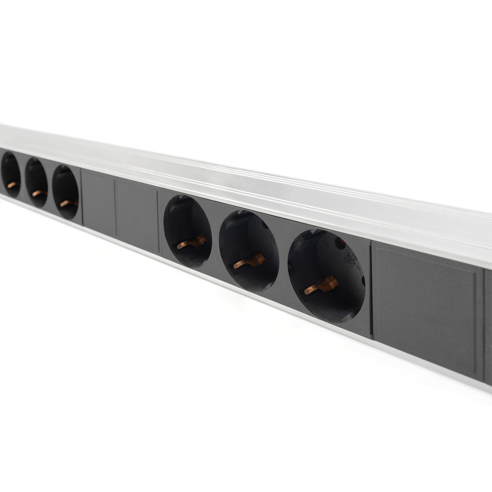 DIGITUS Power Strip with Aluminium Profile And Integrated Circuit Breaker 18-way Safety Socket