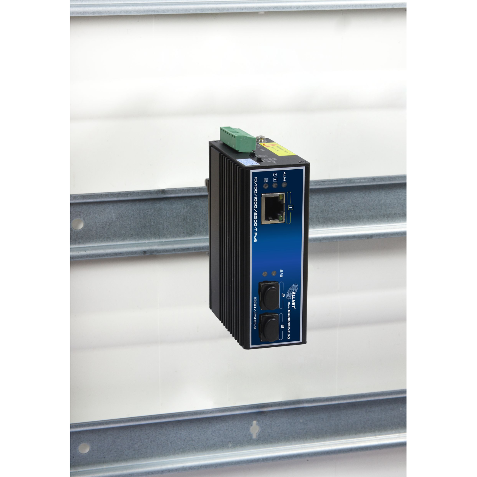 ALLNET Switch Unmanaged Industrial 3 Port 2.5Gigabit 90W 1x PoE BT 2x SFP 1G-2.5G Switch Fibre Optic
