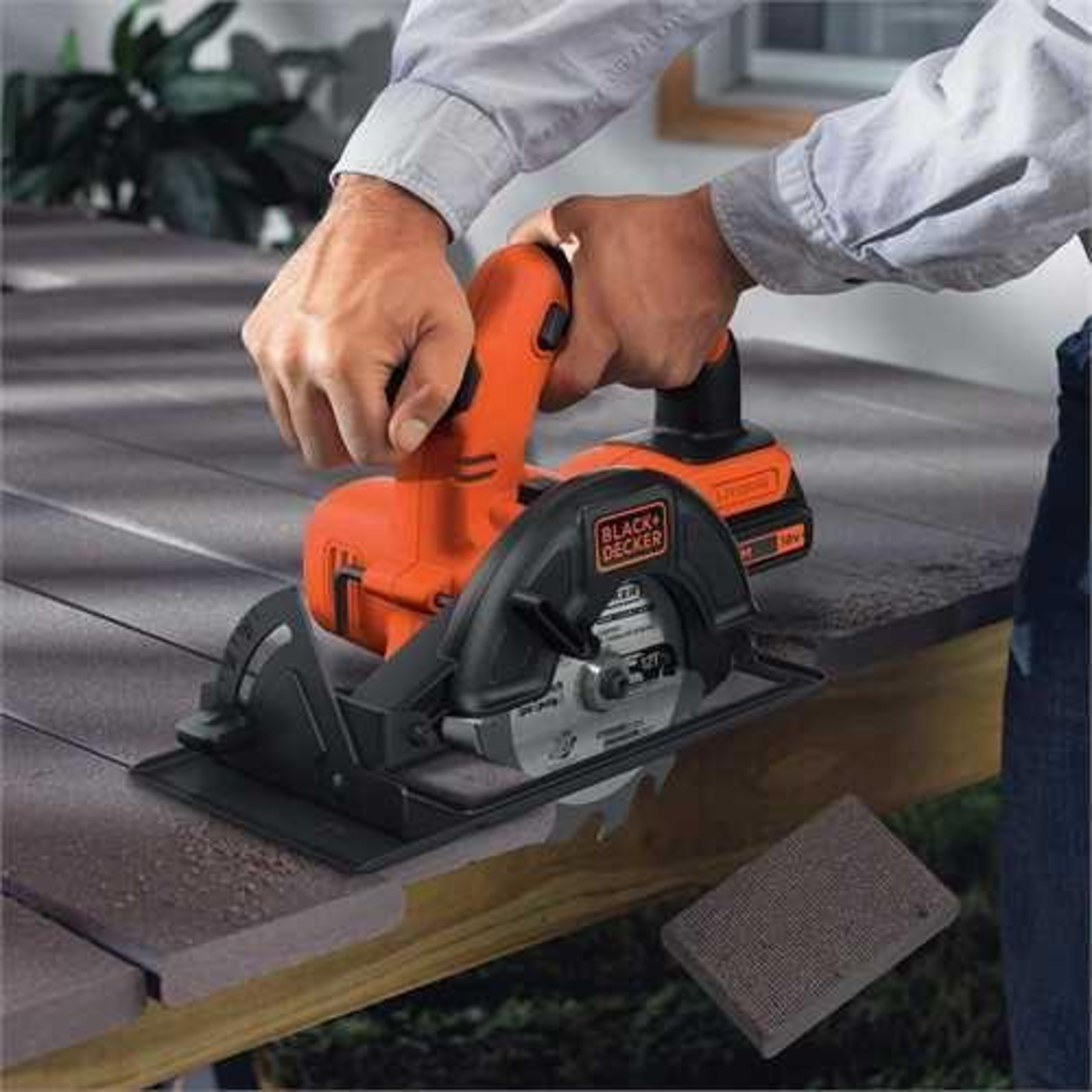 Black Decker BDCCS18N 3700RPM 18V Lithium-Ion (Li-Ion) Black Red Cordless Circular Saw (BDCCS18N-XJ)