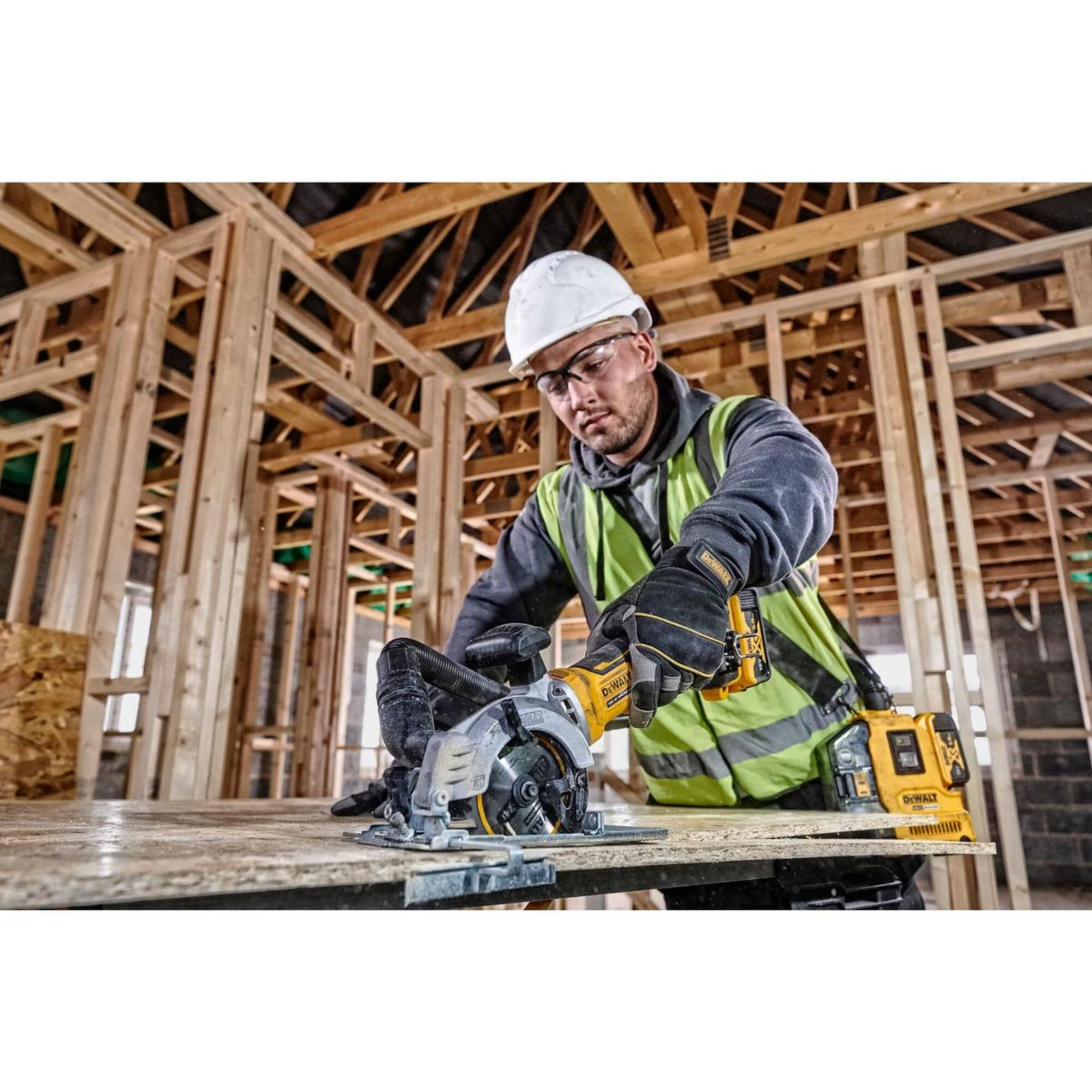 DEWALT 18V Circular Saw without Battery And Charger DCS571NT
