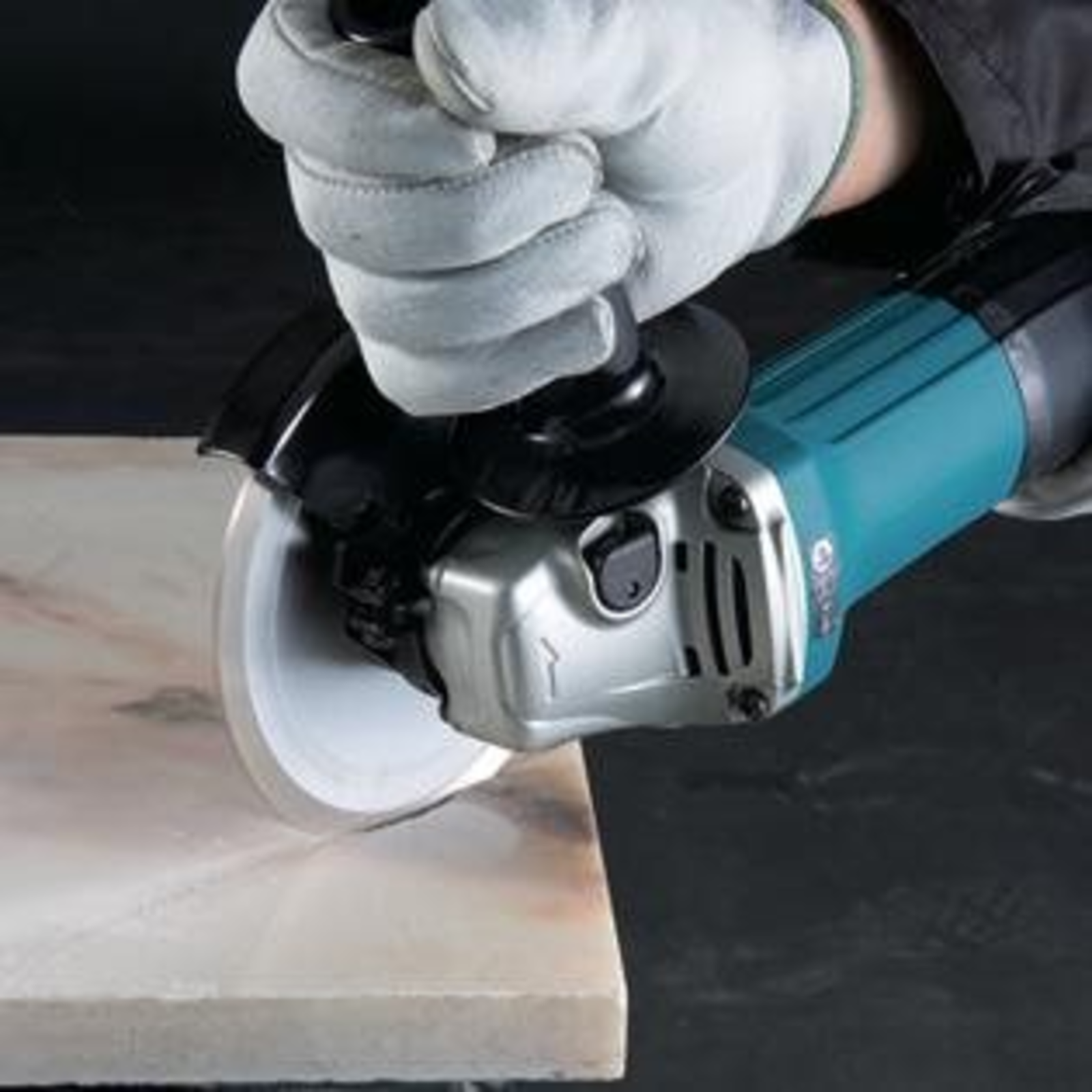 Makita GA5030R Angle Grinder Blue 720 Watts