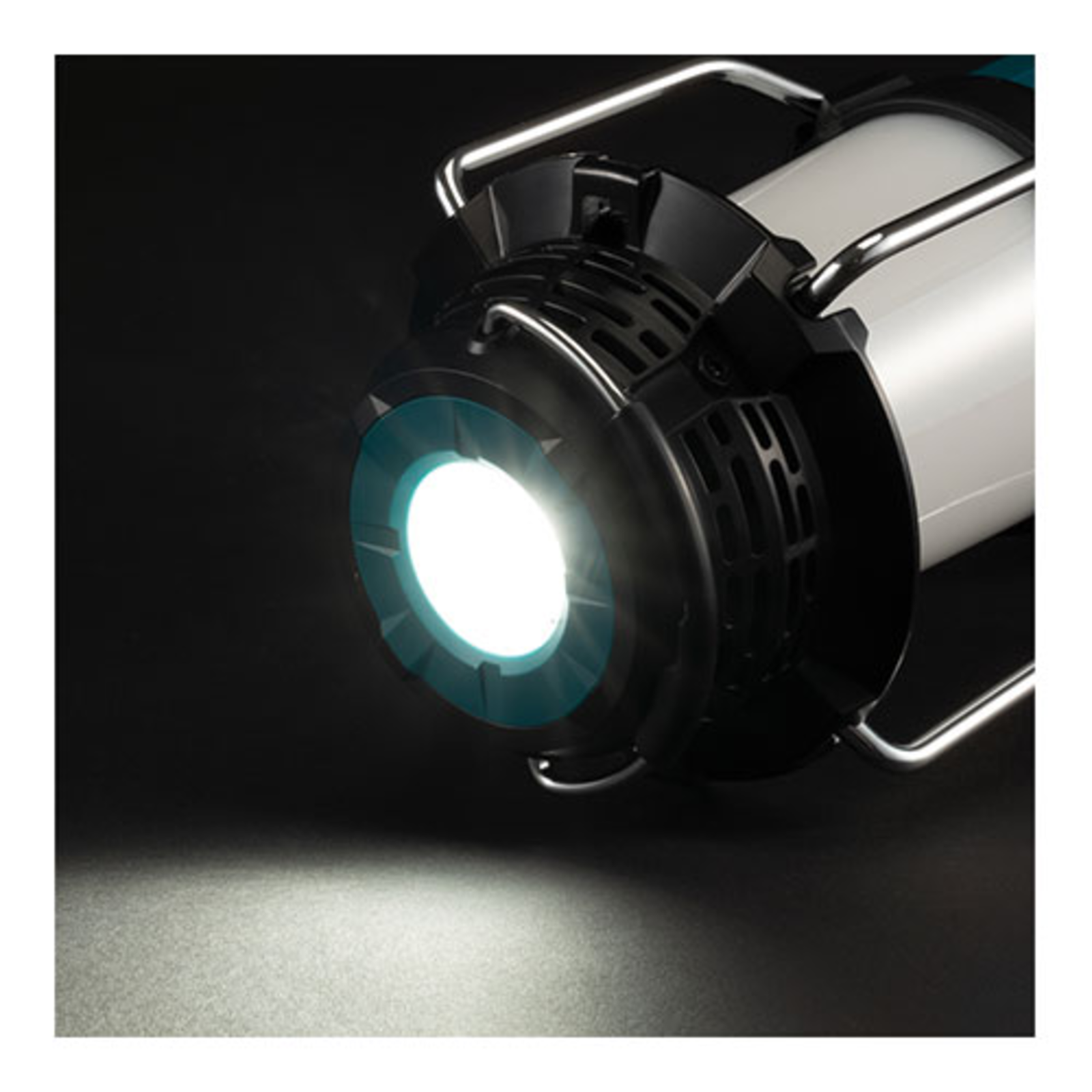MAKITA Cordless Radiolantern 40V XGT Bluetooth Incl. Mains Adapter without Battery Charger
