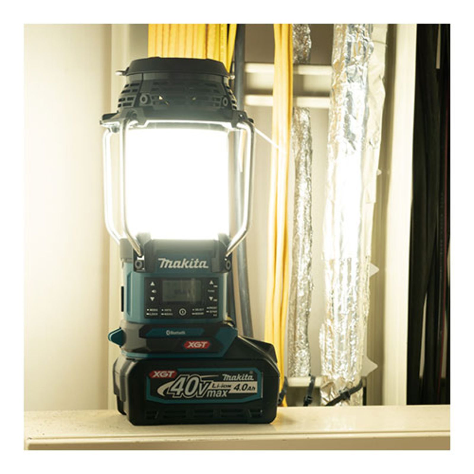 MAKITA Cordless Radiolantern 40V XGT Bluetooth Incl. Mains Adapter without Battery Charger