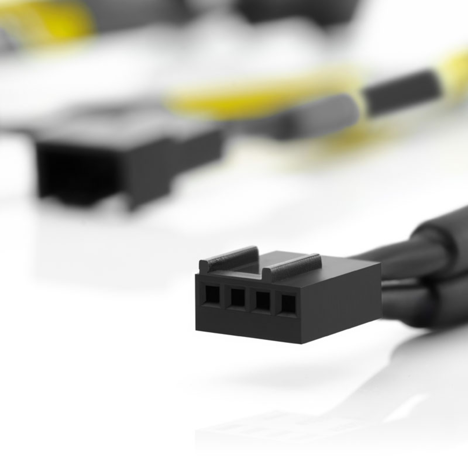 Noctua NA-SYC1 Chromax.yellow Y-splitter Cable Set for Fans Yellow
