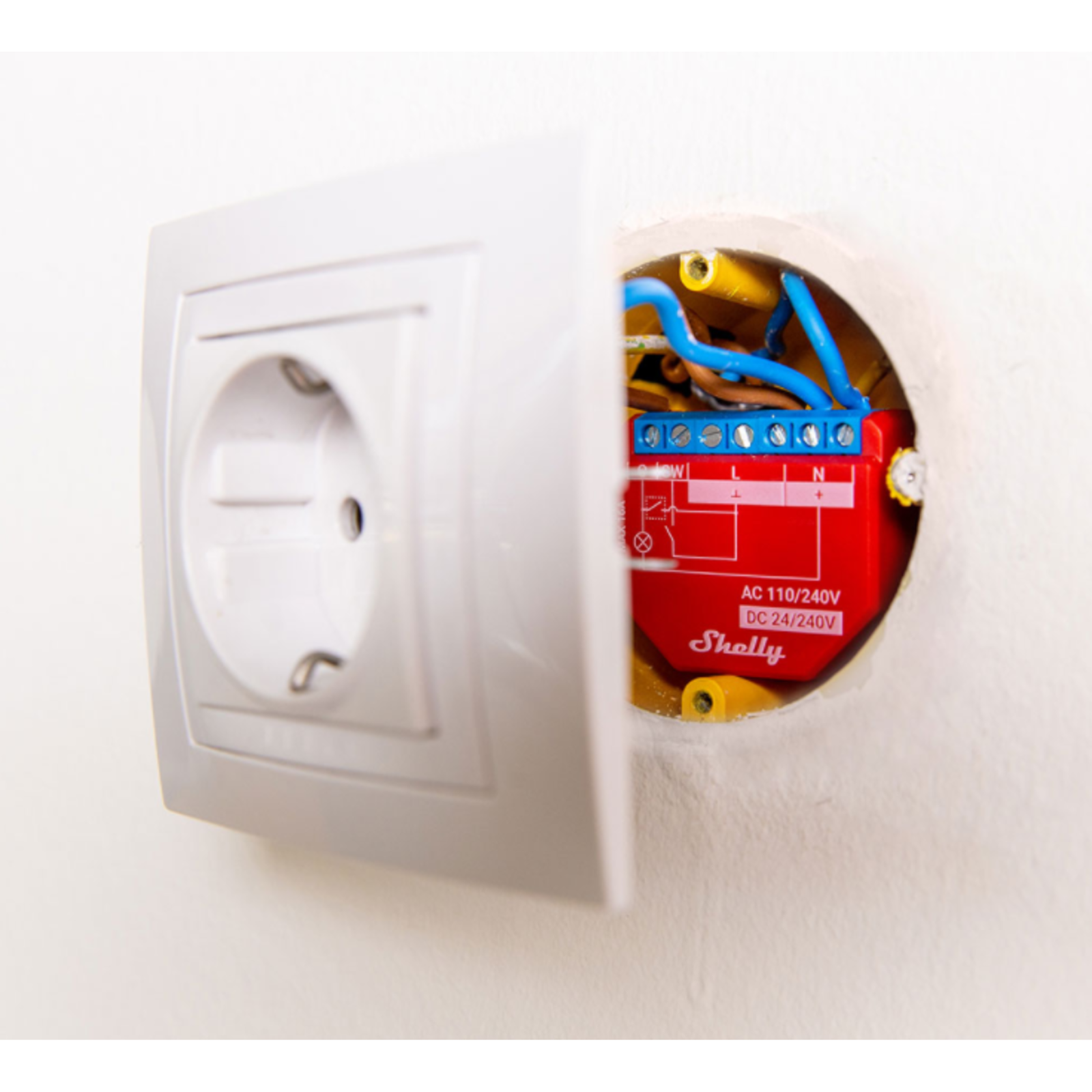 Slighty Plus 1PM Intelligent Switch 1P Wireless 2484 MHz 50 M Red
