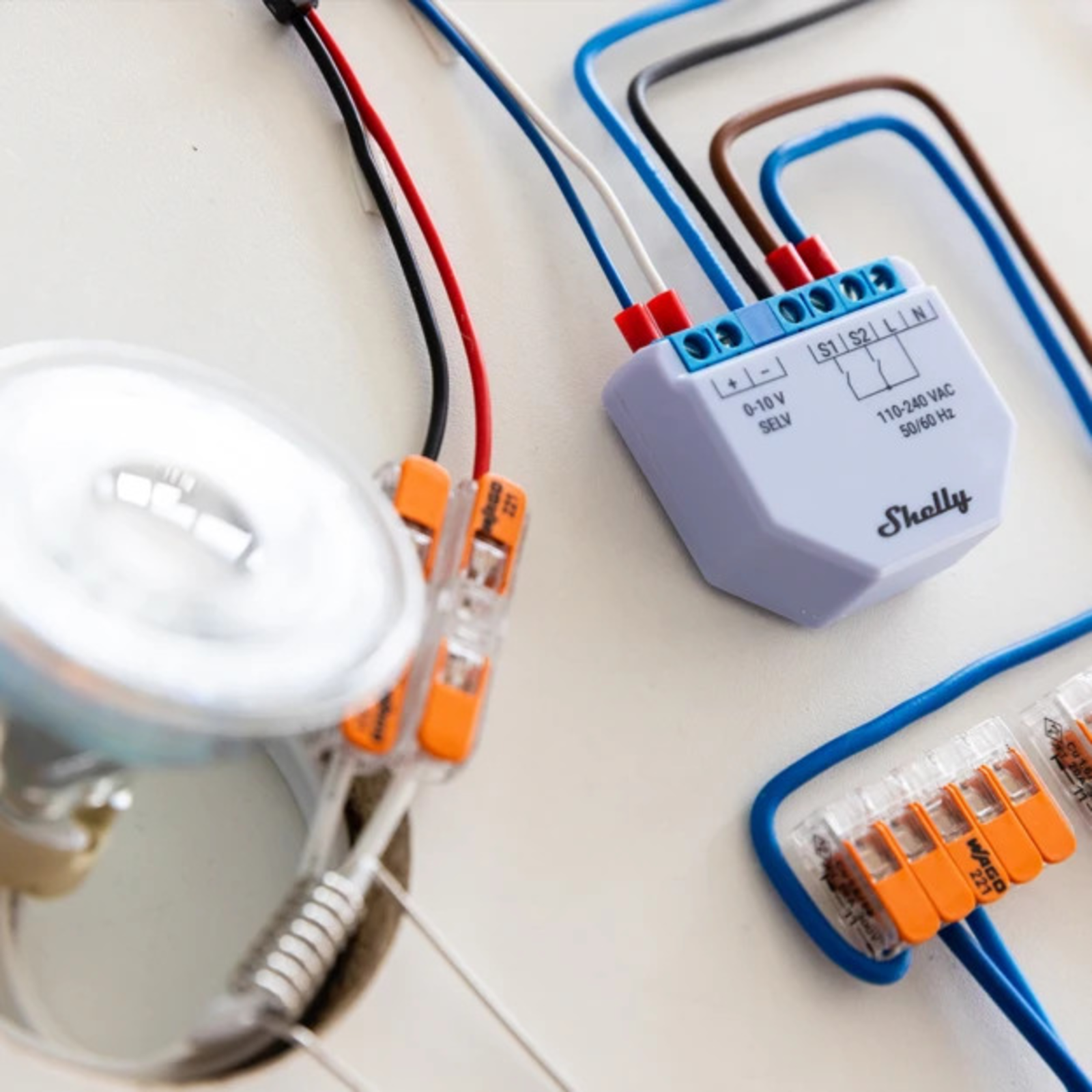 Slighty Flush-mounted Plus Dimmer 0-10V