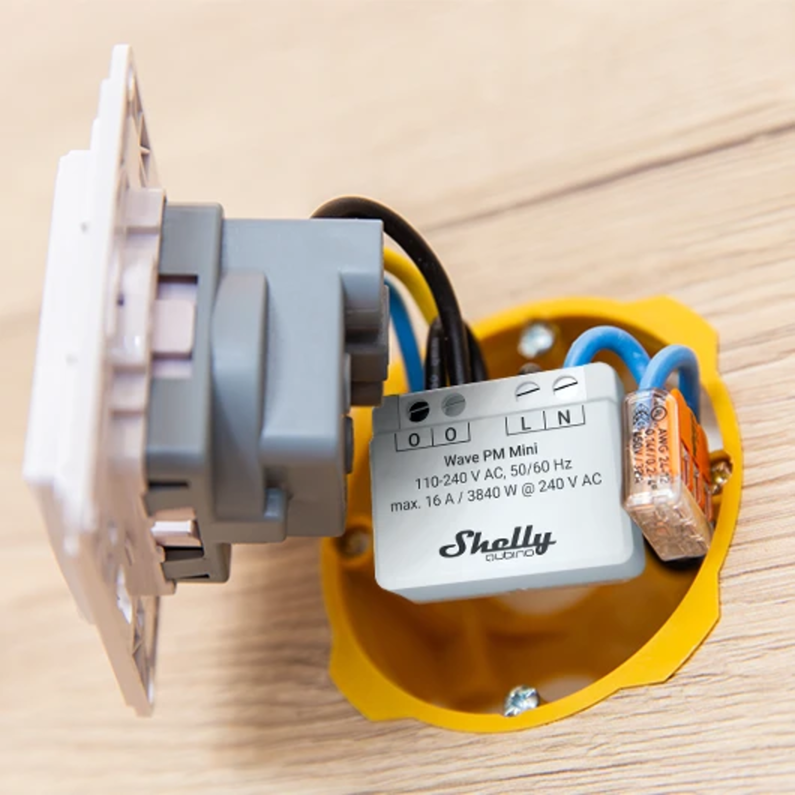 Slighty Flush-mounted InchWave PM Mini Inch Relay Max. A 1 Channel Z-Wave